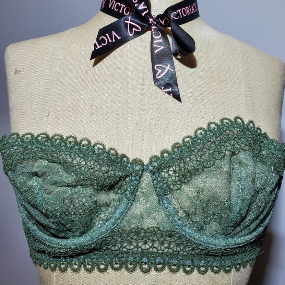 VS Very Sexy lace bra 34B NWT